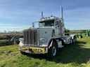 2023 Peterbilt 389 conventional Image