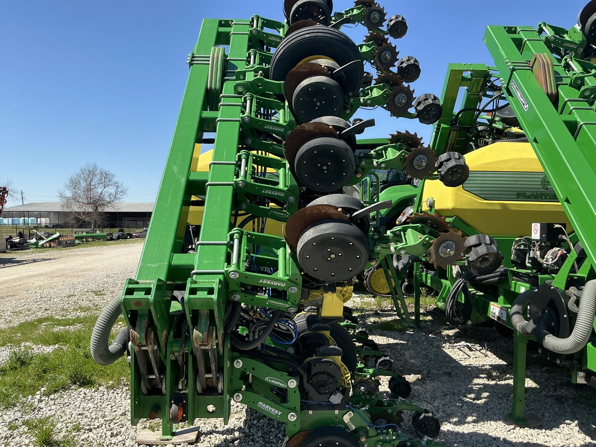 2022 Precision Planting HS 18R30 Planter Image