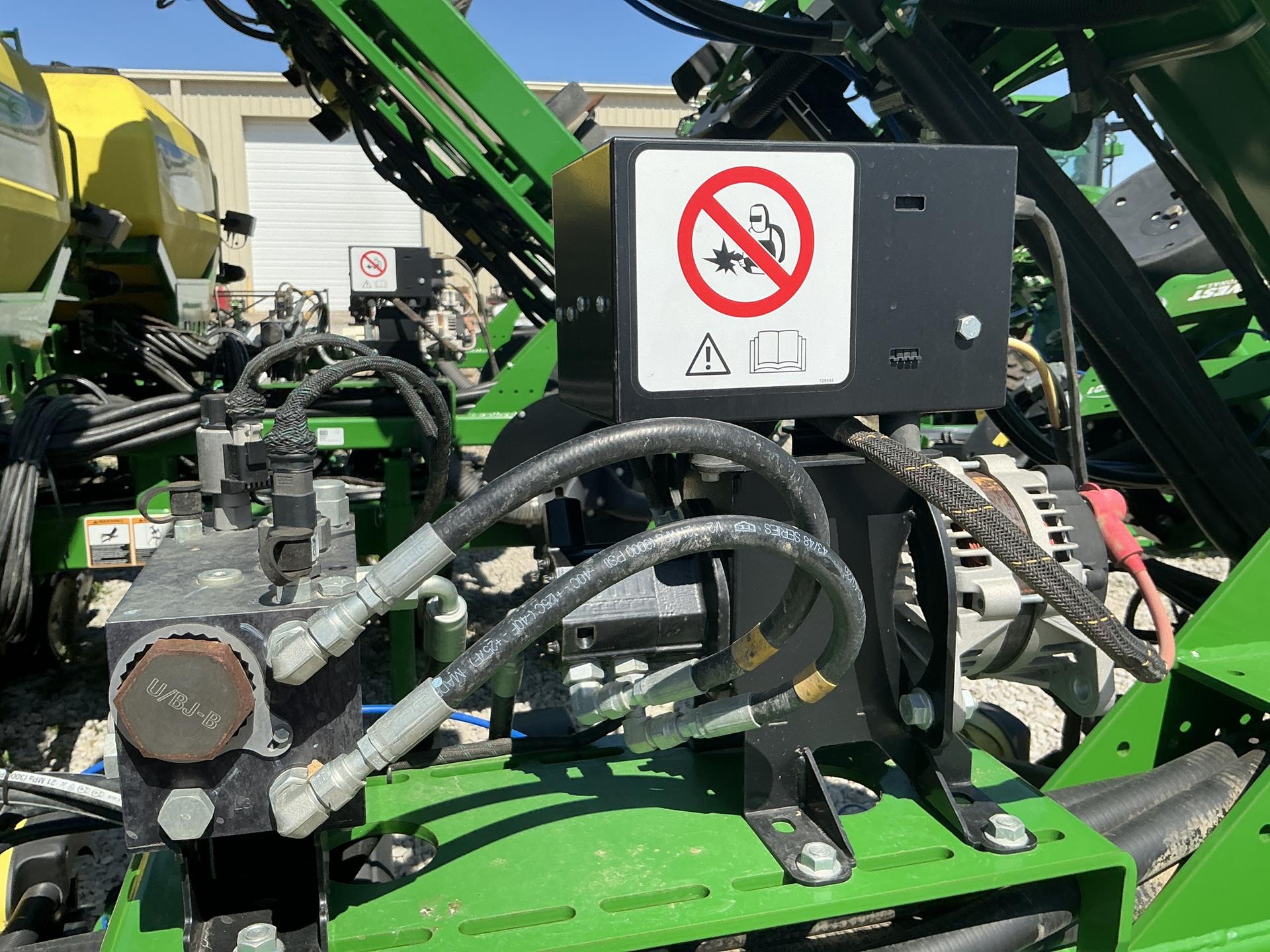 2022 Precision Planting HS 18R30 Planter Image