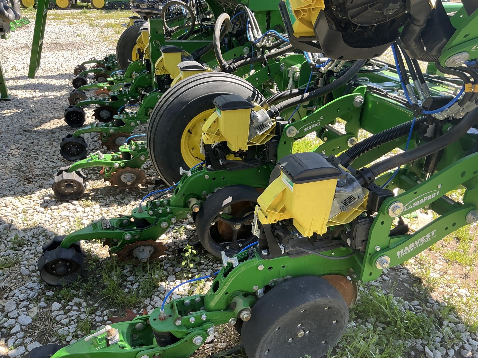 2022 Precision Planting HS 18R30 Planter Image
