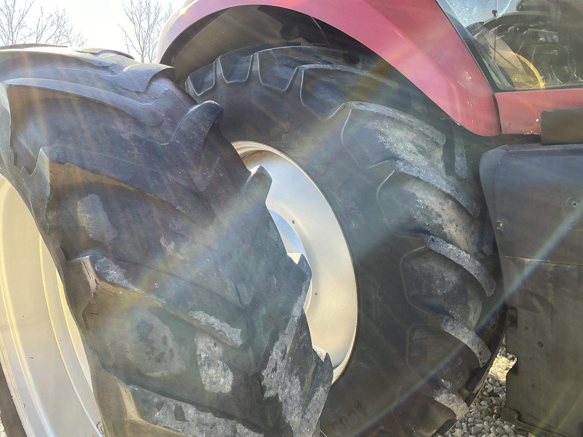 2010 Case IH MX 305 Image