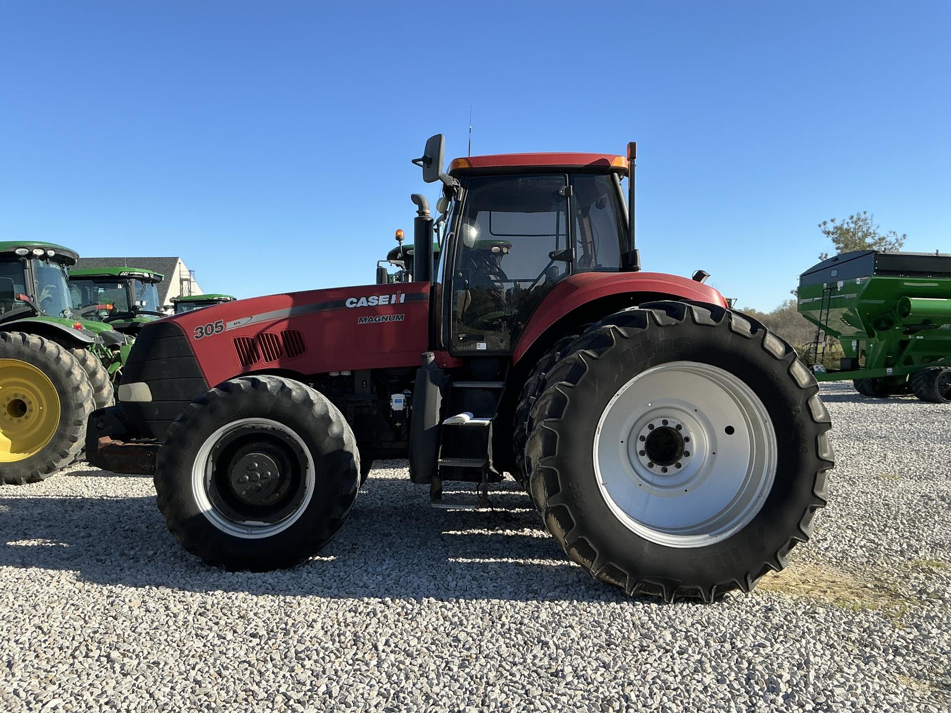 2010 Case IH MX 305 Image