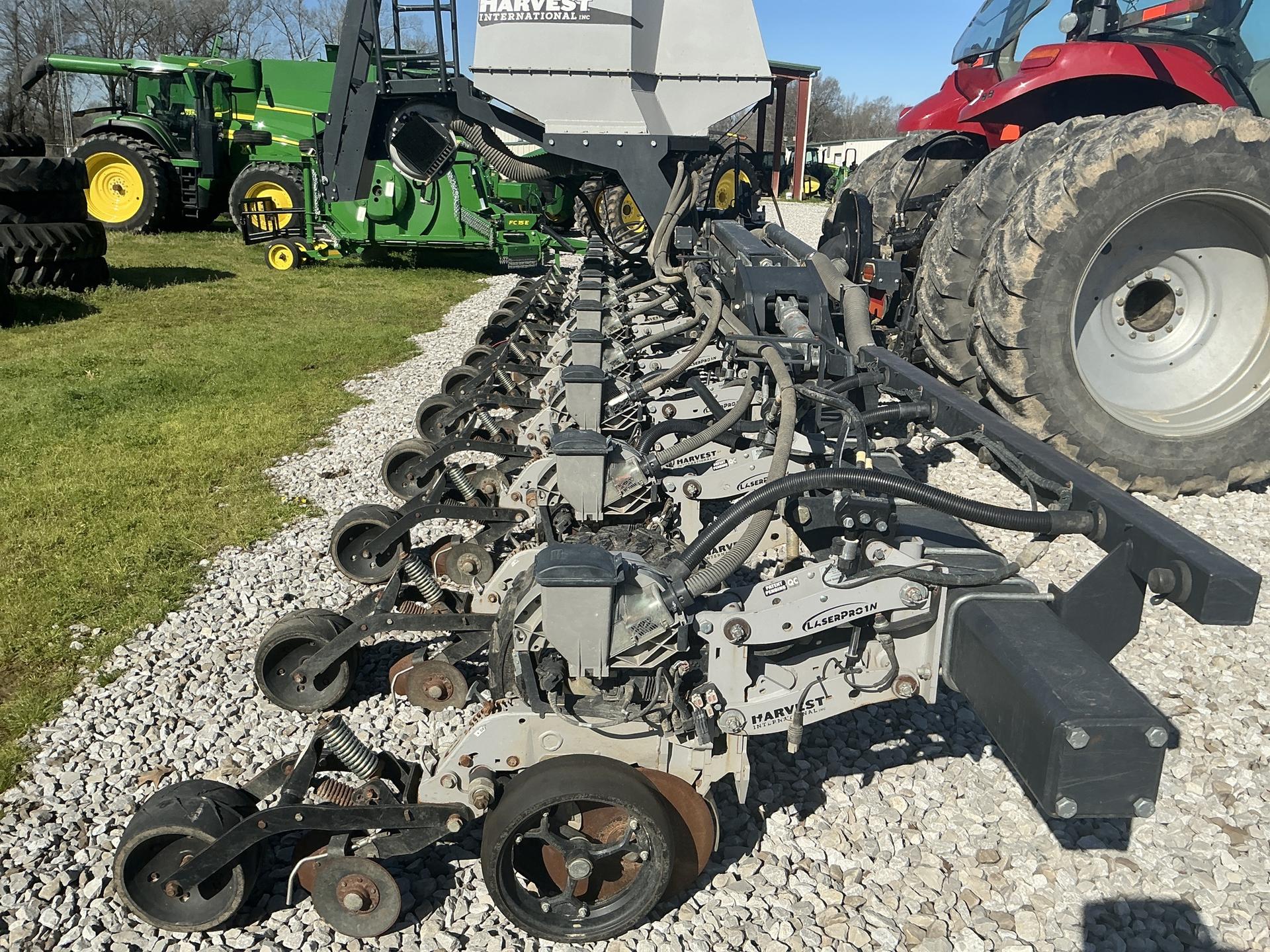 2016 International 1238 Planter Image