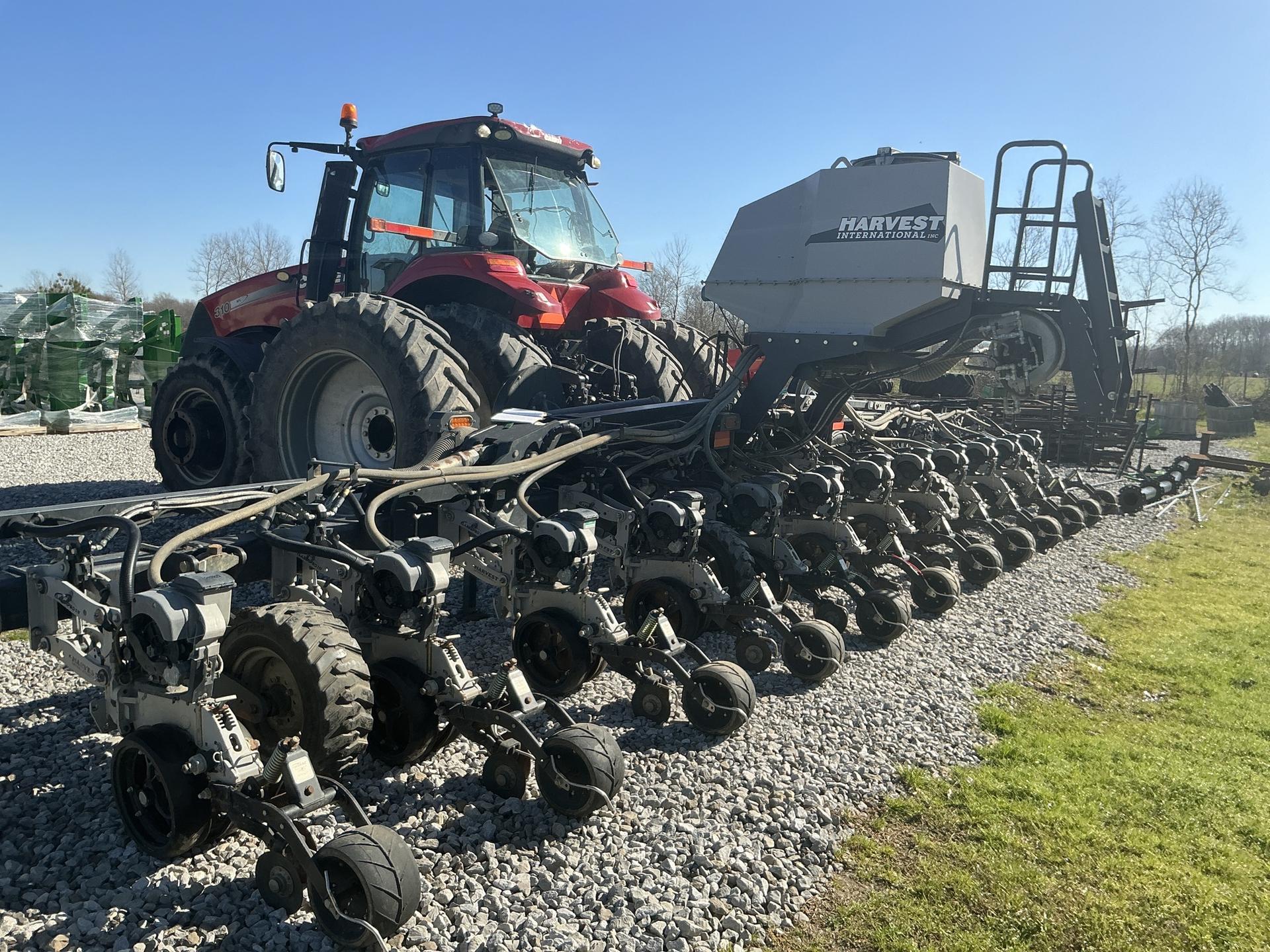 2016 International 1238 Planter Image