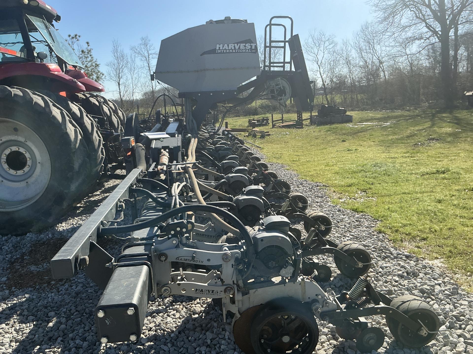 2016 International 1238 Planter Image