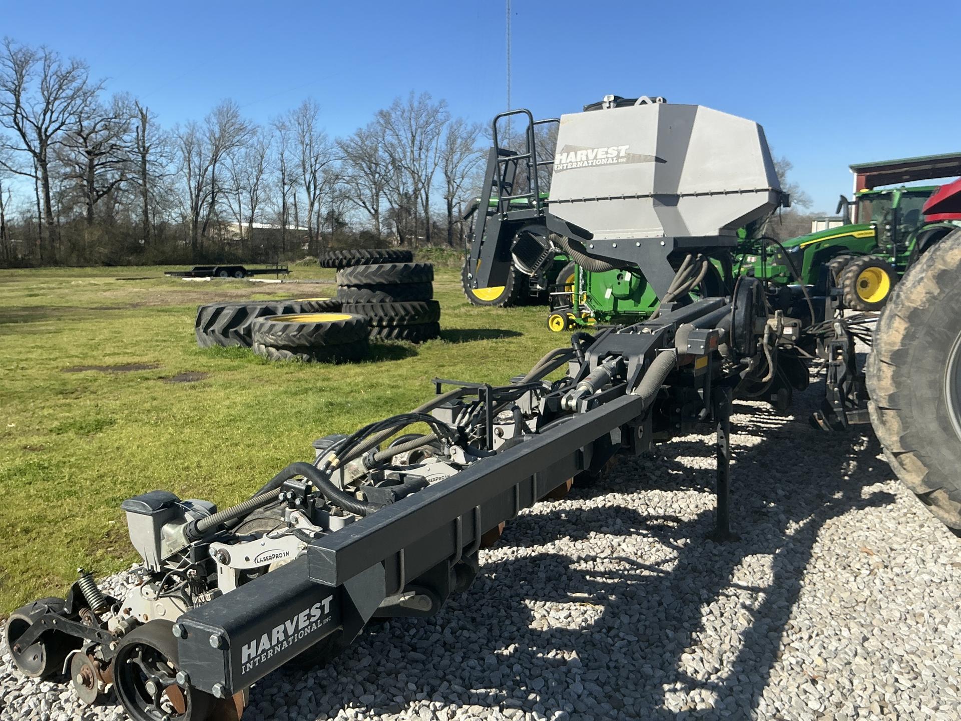 2016 International 1238 Planter Image