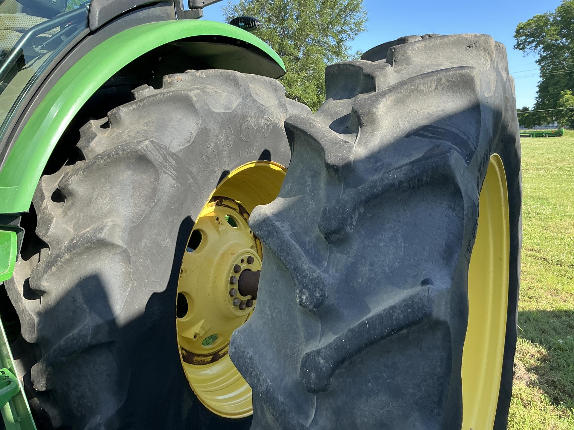 2015 John Deere 8320R Image
