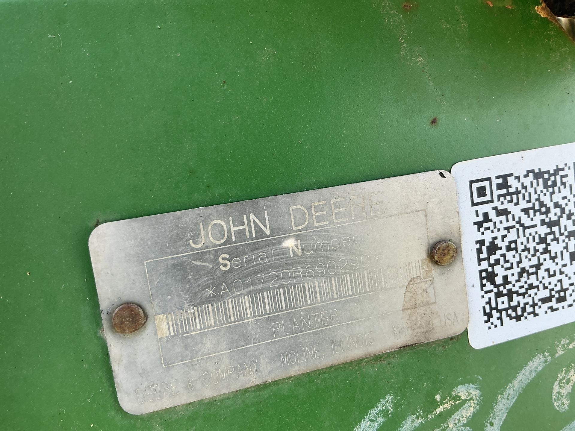 2000 John Deere 1720 Image