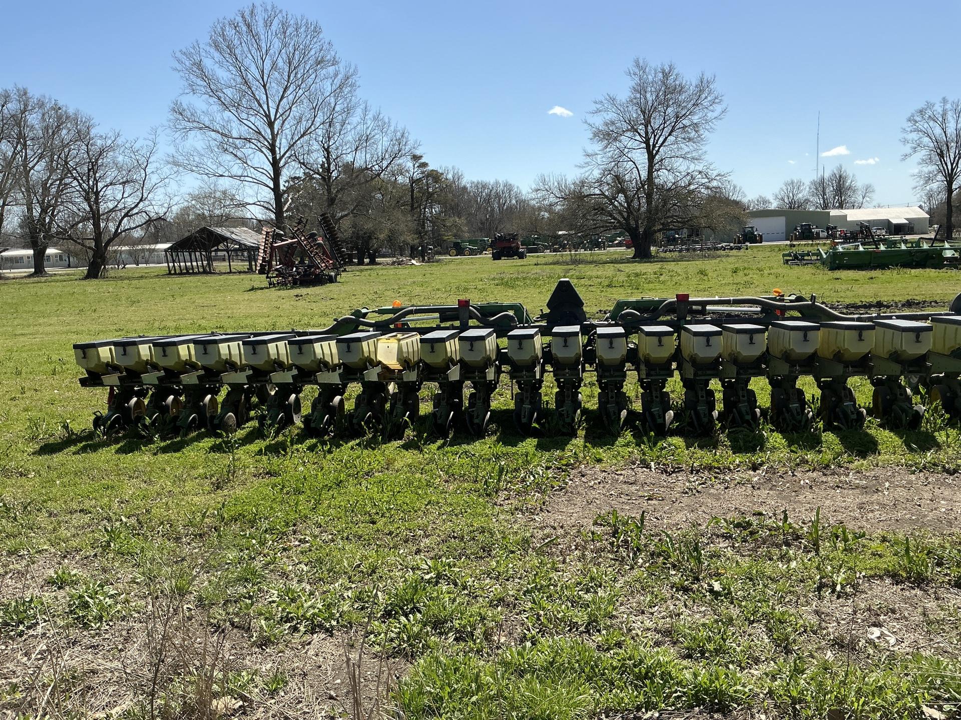 2000 John Deere 1720 Image