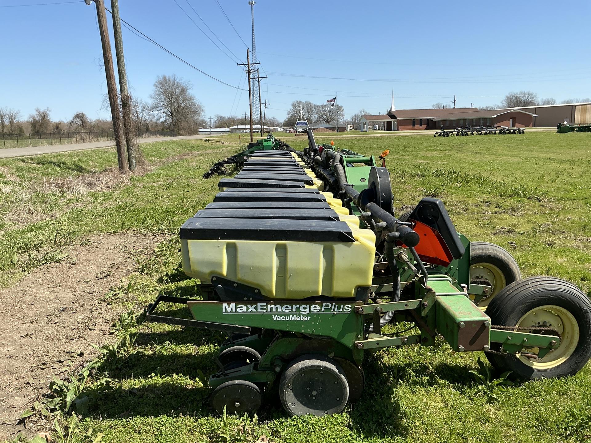 2000 John Deere 1720 Image