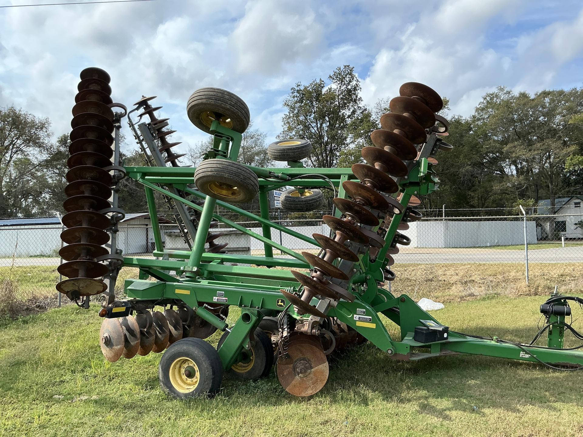 2013 John Deere 2623 Image