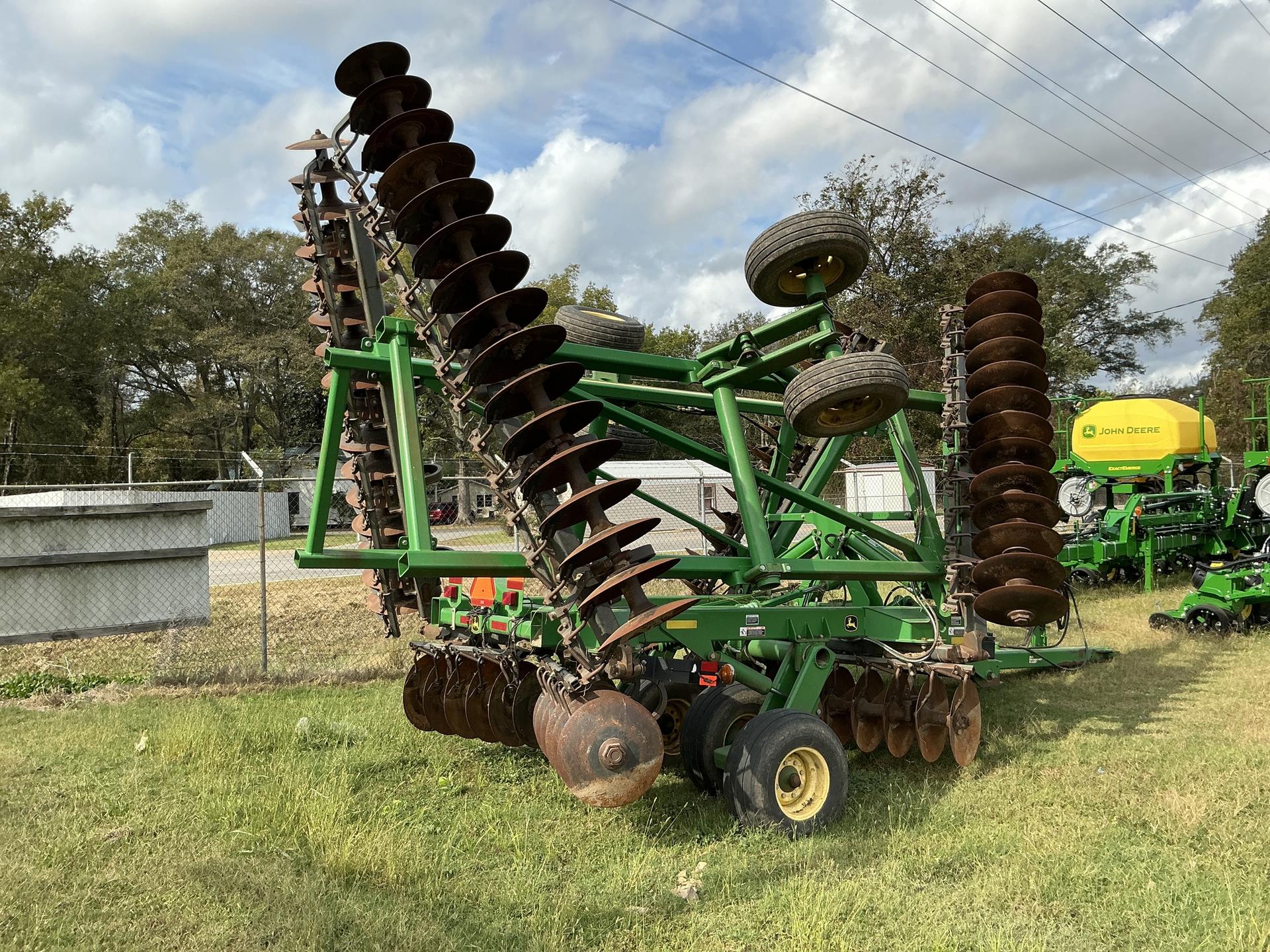 2013 John Deere 2623 Image