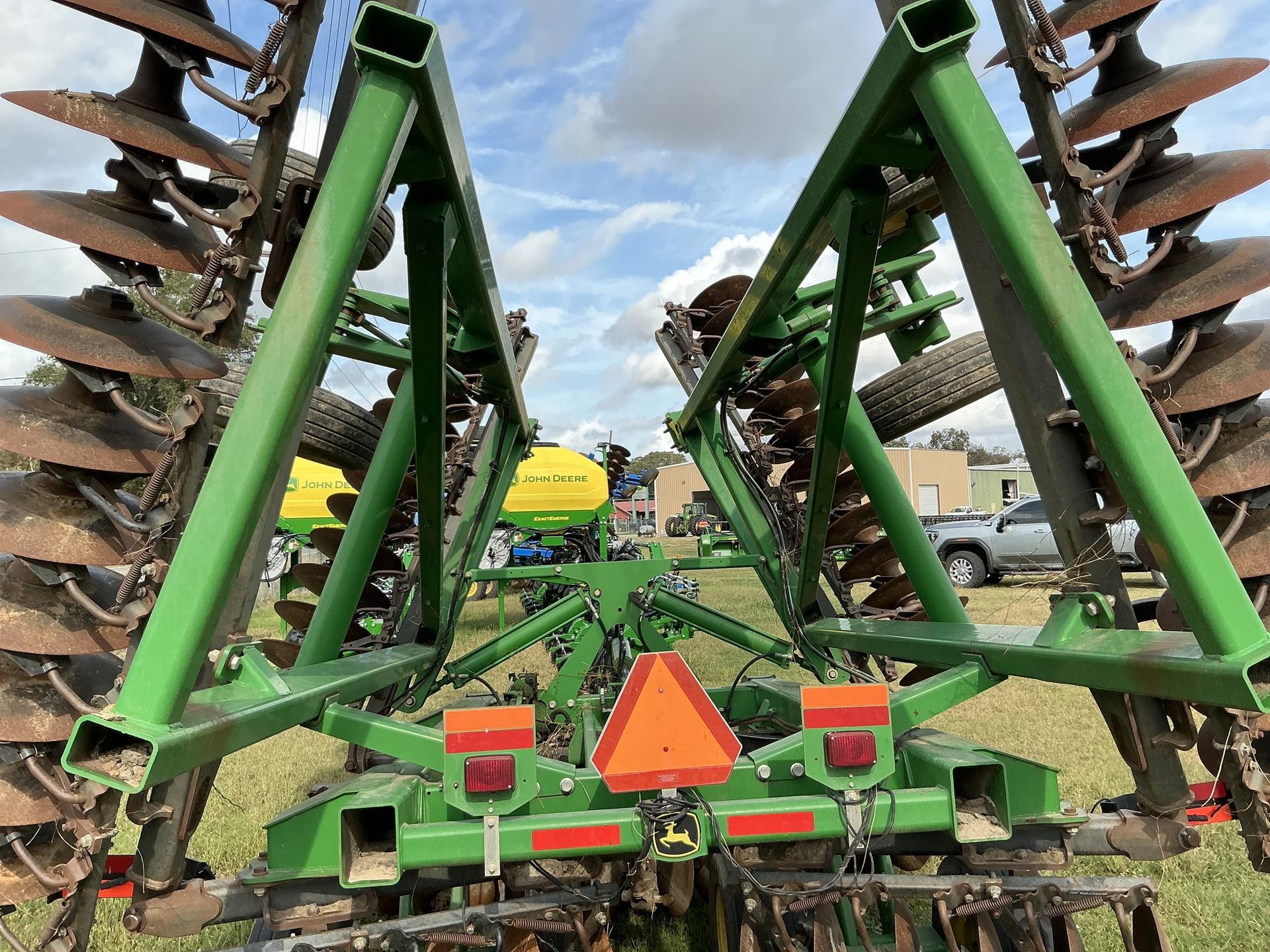 2013 John Deere 2623 Image