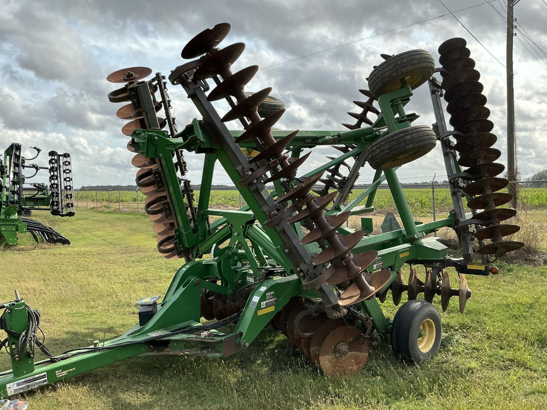 2013 John Deere 2623 Image