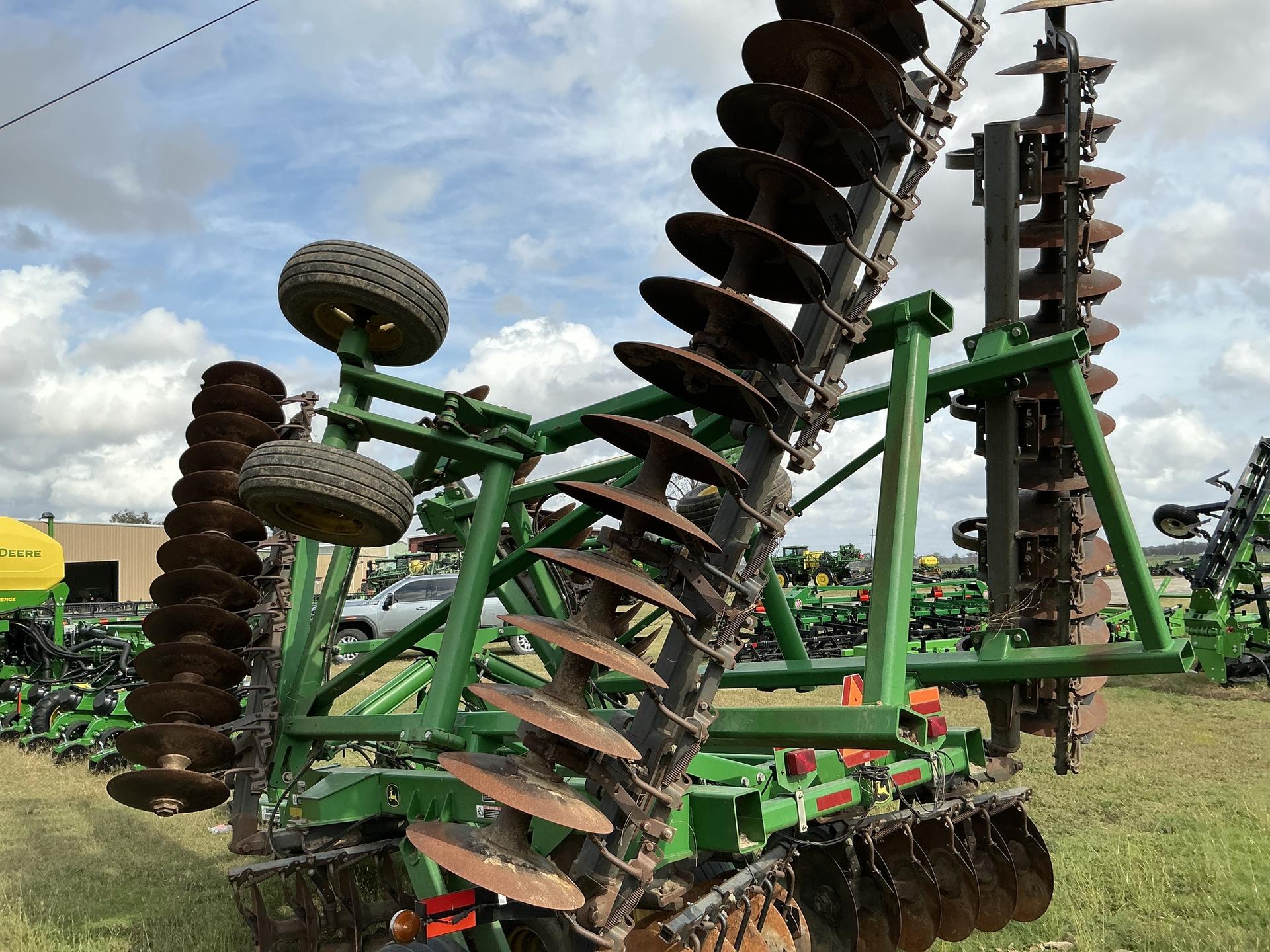 2013 John Deere 2623 Image