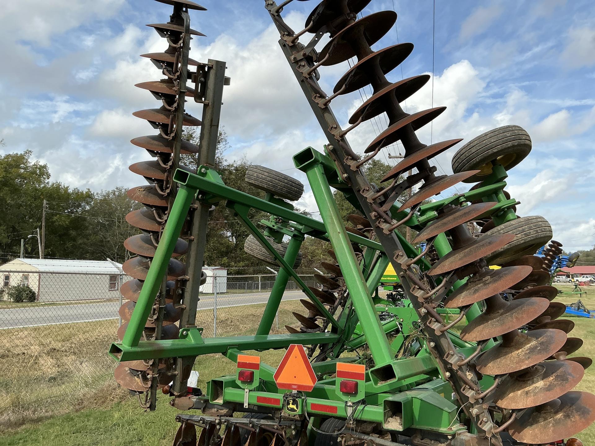 2013 John Deere 2623 Image