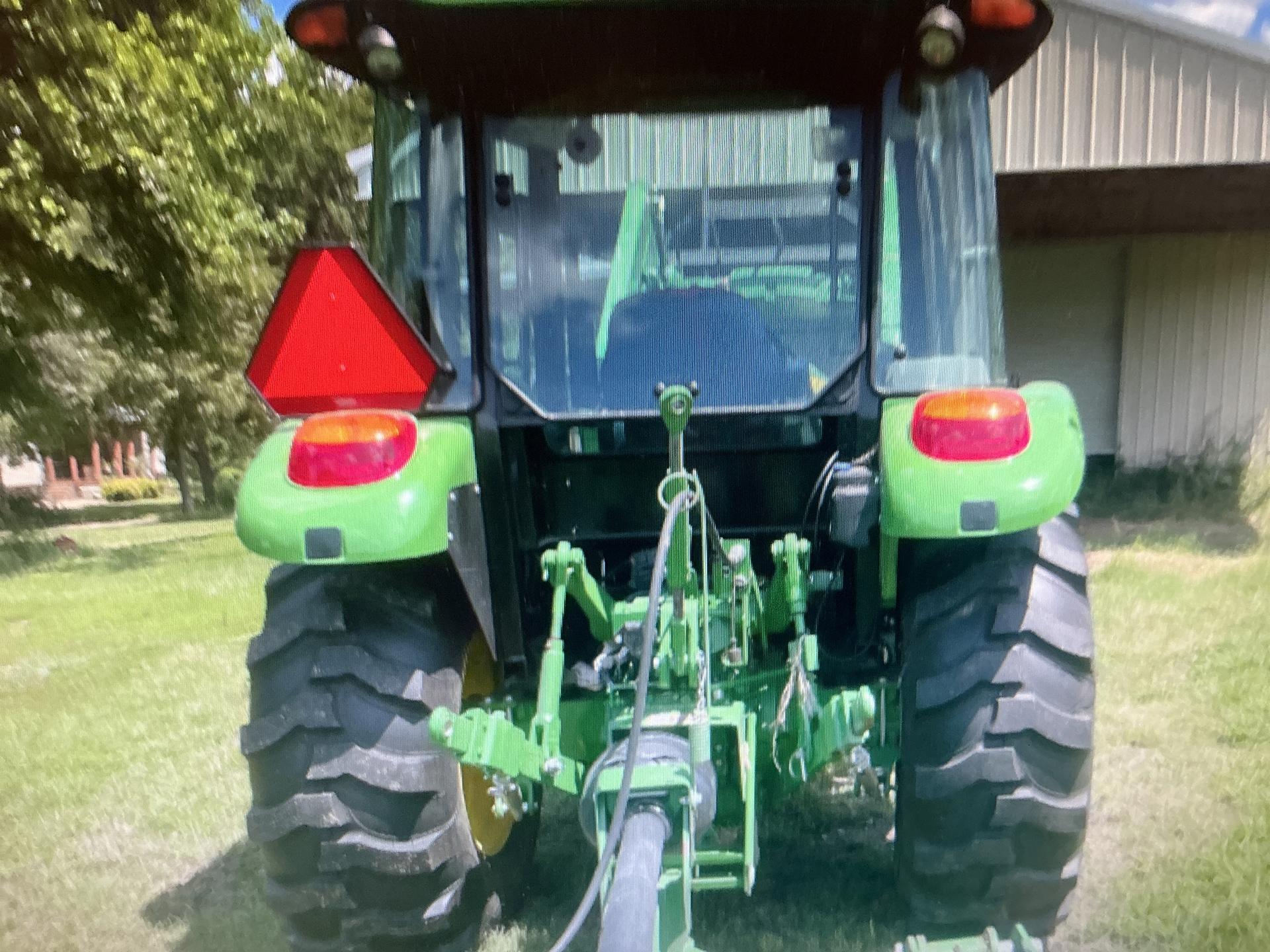 2022 John Deere 5075E Image