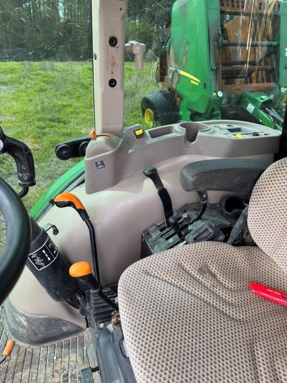 2021 John Deere 5075E Image