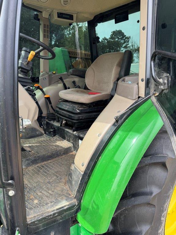 2021 John Deere 5075E Image