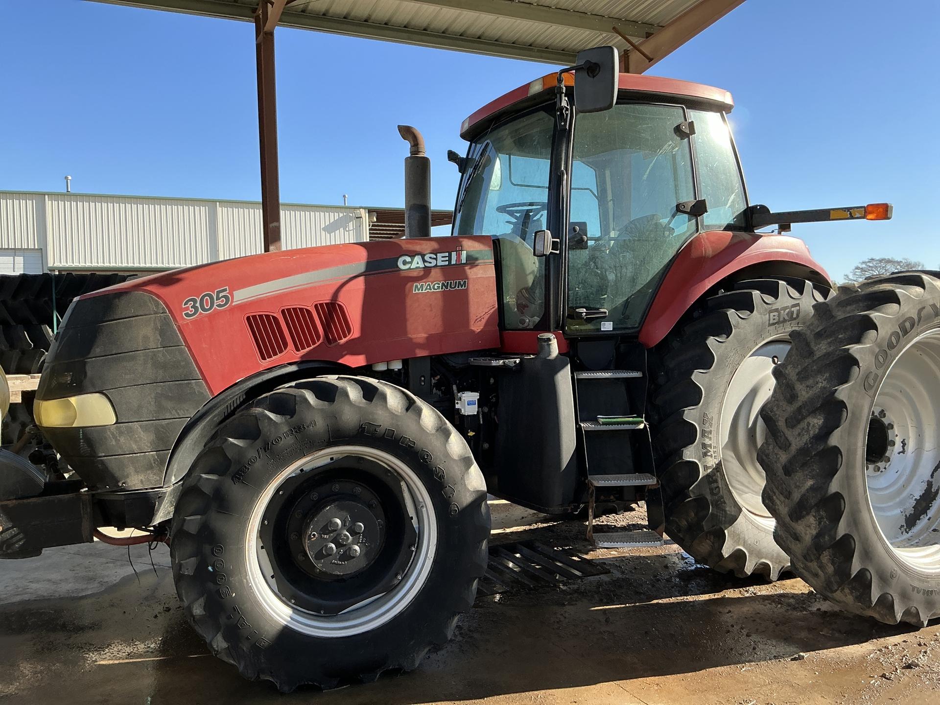 2010 Case IH MX 305 Image