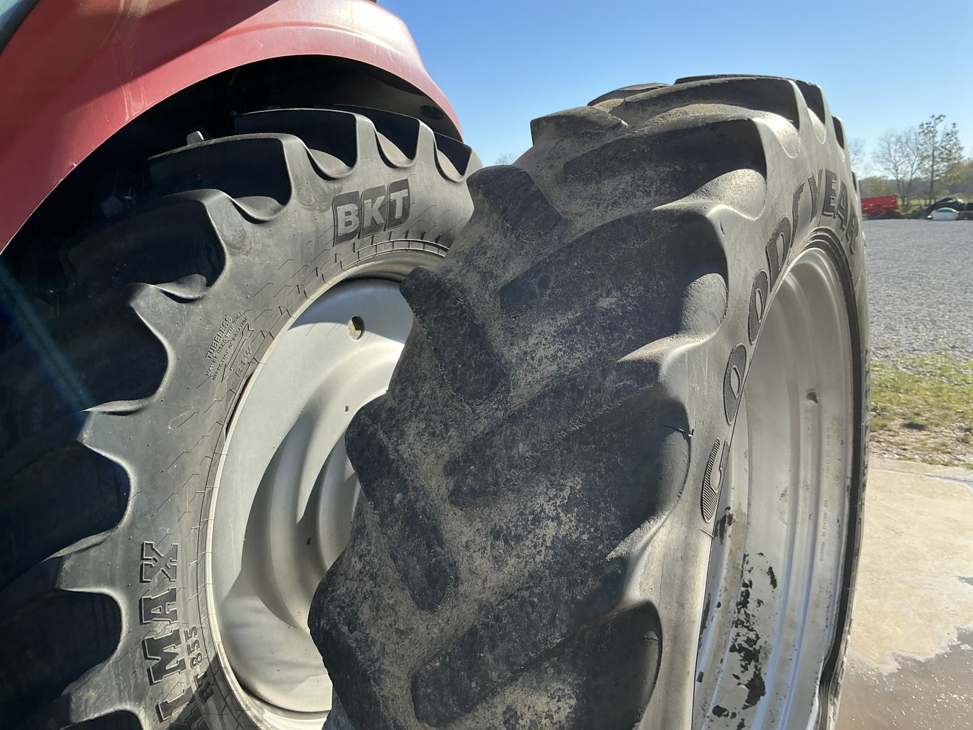 2010 Case IH MX 305 Image