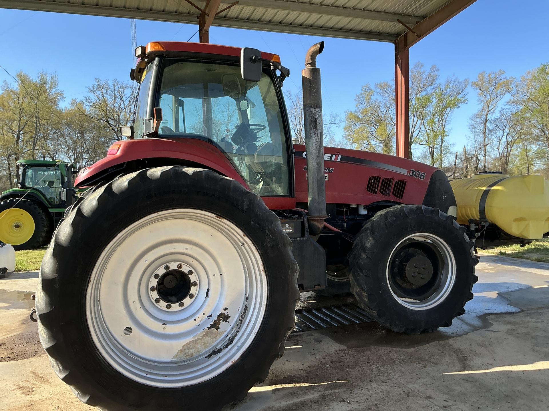 2010 Case IH MX 305 Image