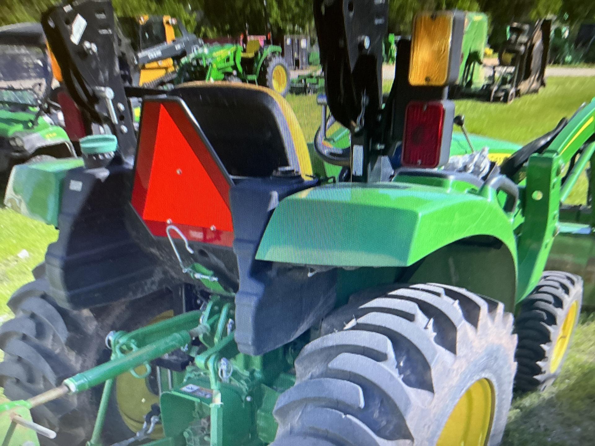 2022 John Deere 3035D Image