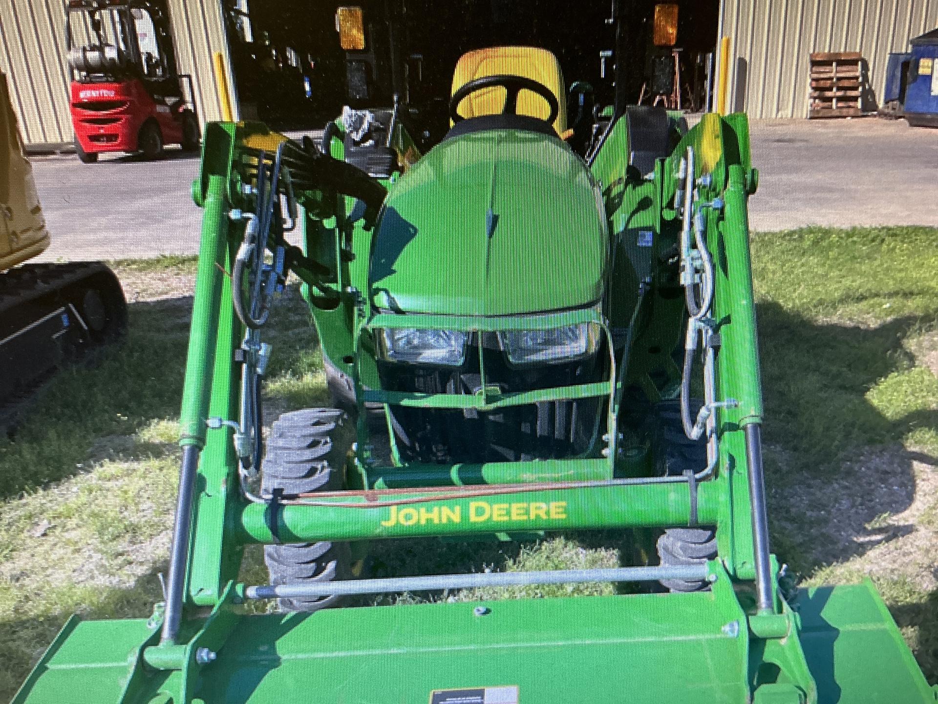 2022 John Deere 3035D Image
