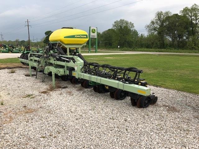 2017 John Deere 1720 Image