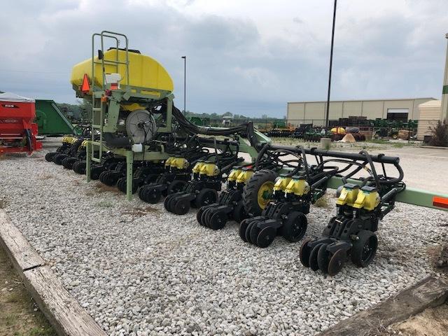 2017 John Deere 1720 Image