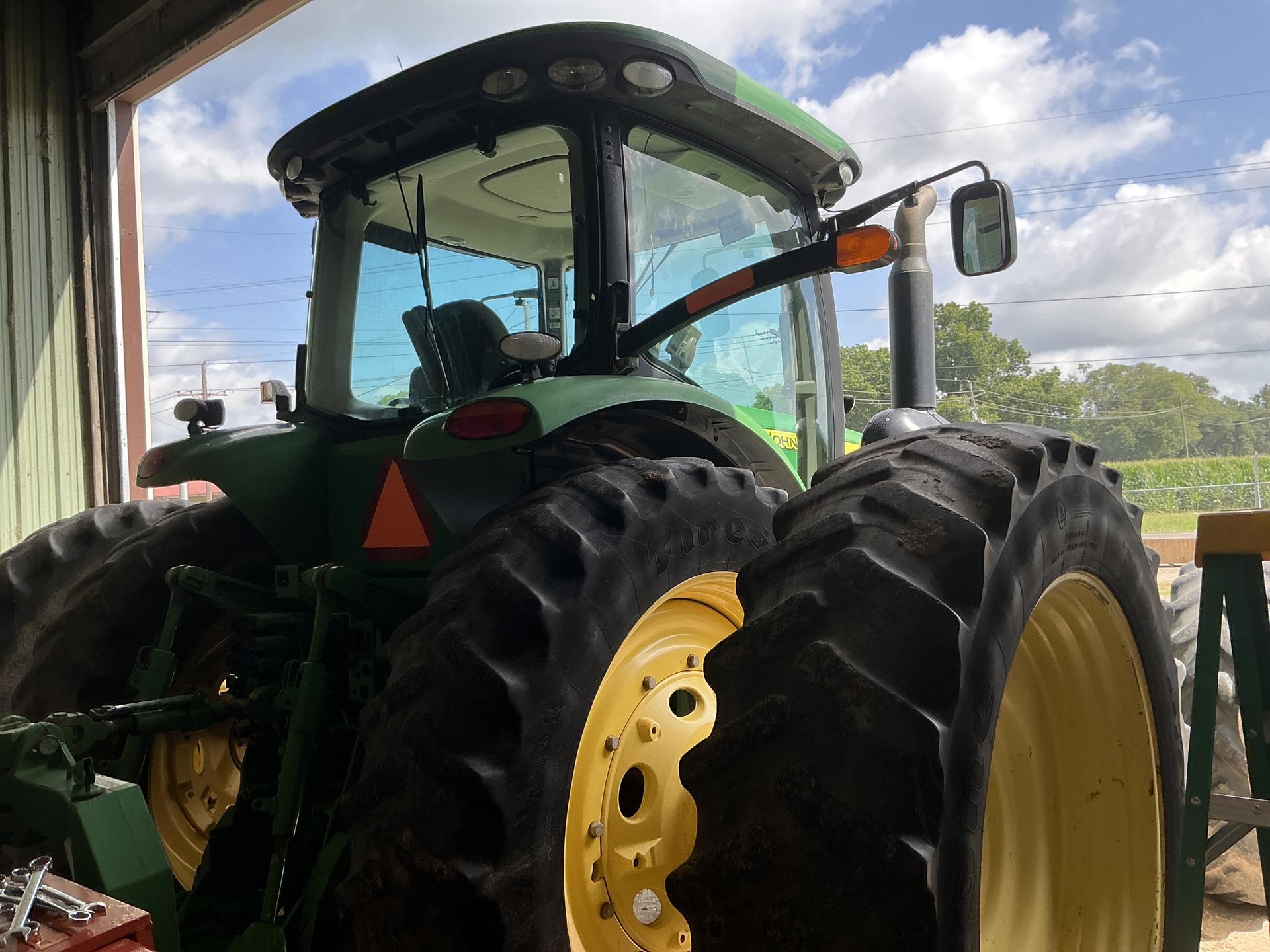 2011 John Deere 8285R Image
