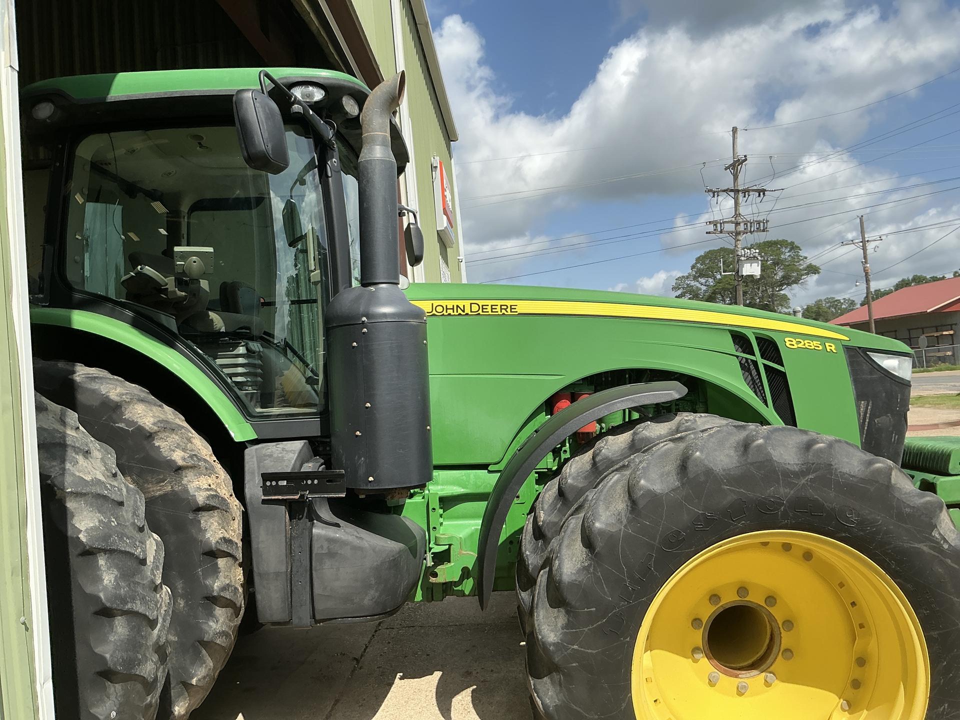 2011 John Deere 8285R Image