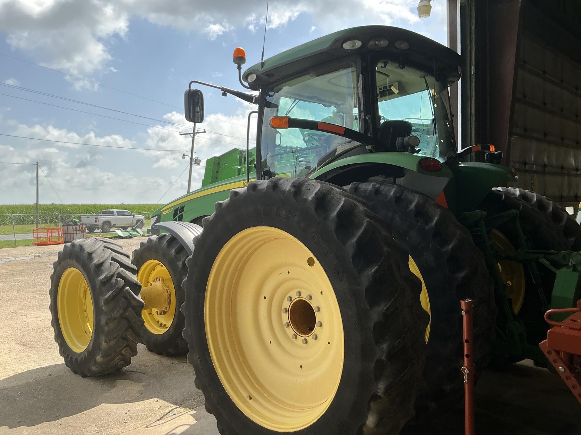 2011 John Deere 8285R Image