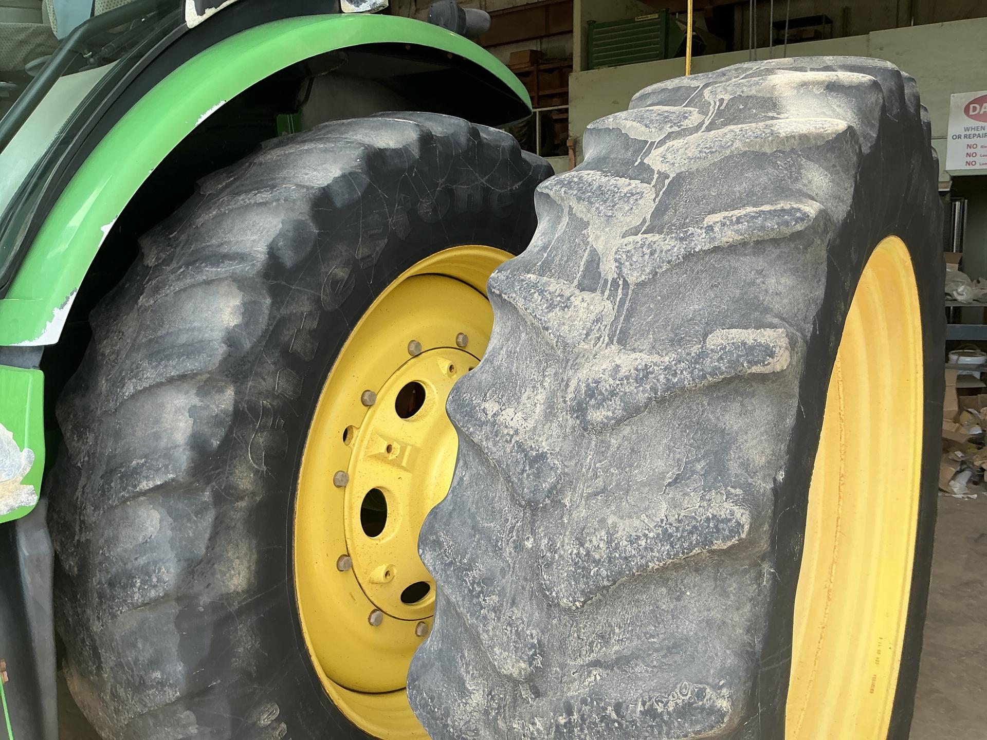 2011 John Deere 8285R Image