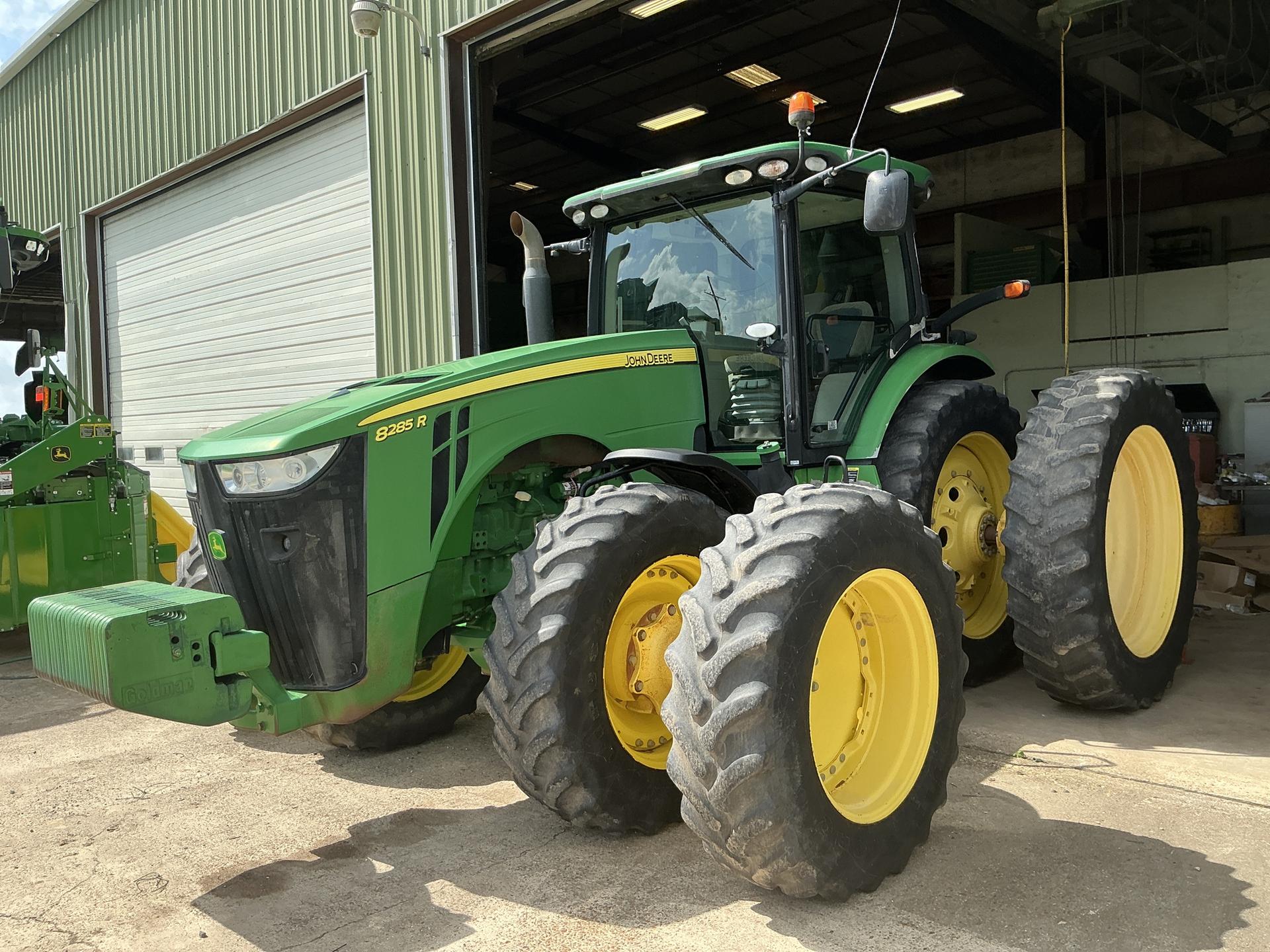 2011 John Deere 8285R Image