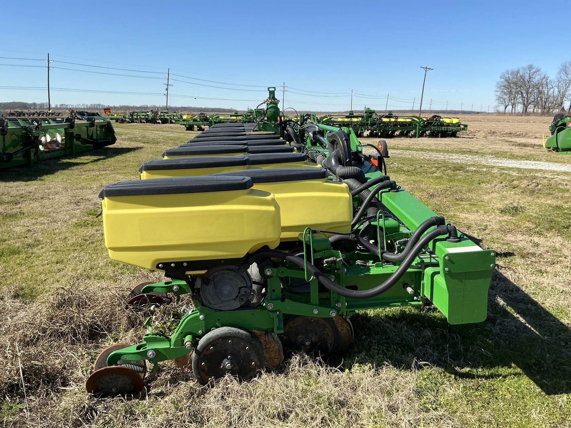 2016 John Deere ORTHMAN DR12 twin row Image