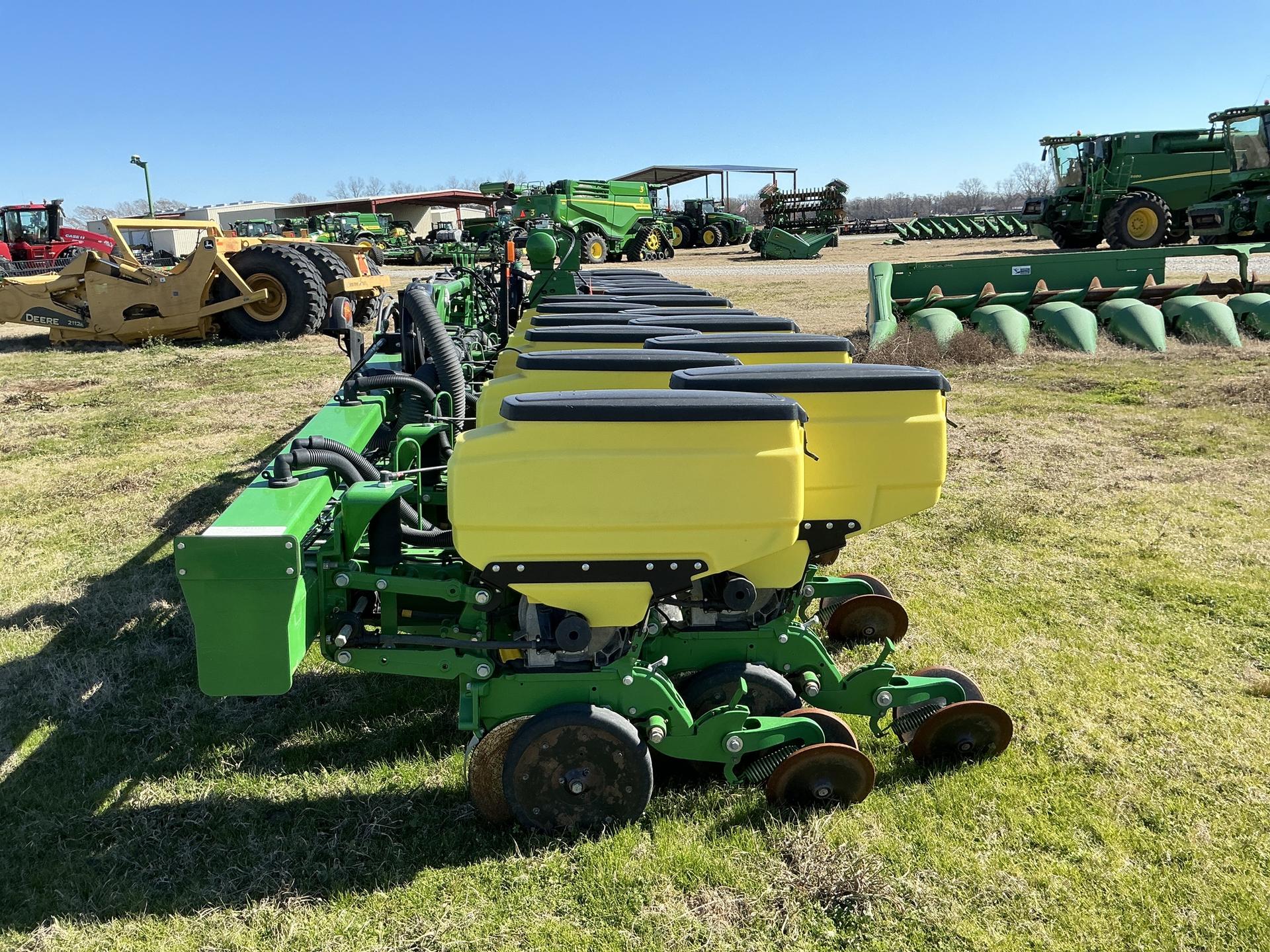 2016 John Deere ORTHMAN DR12 twin row Image
