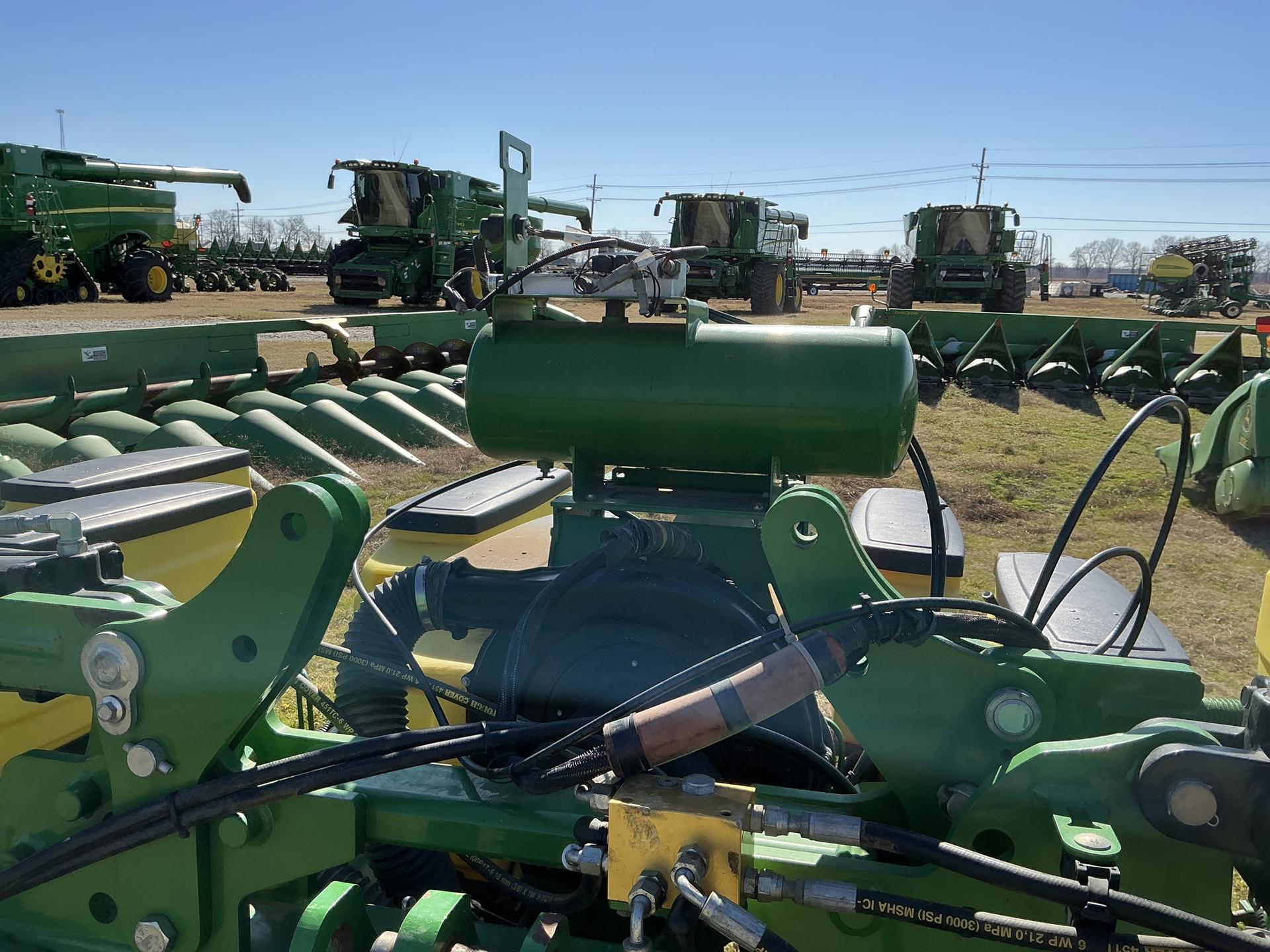 2016 John Deere ORTHMAN DR12 twin row Image