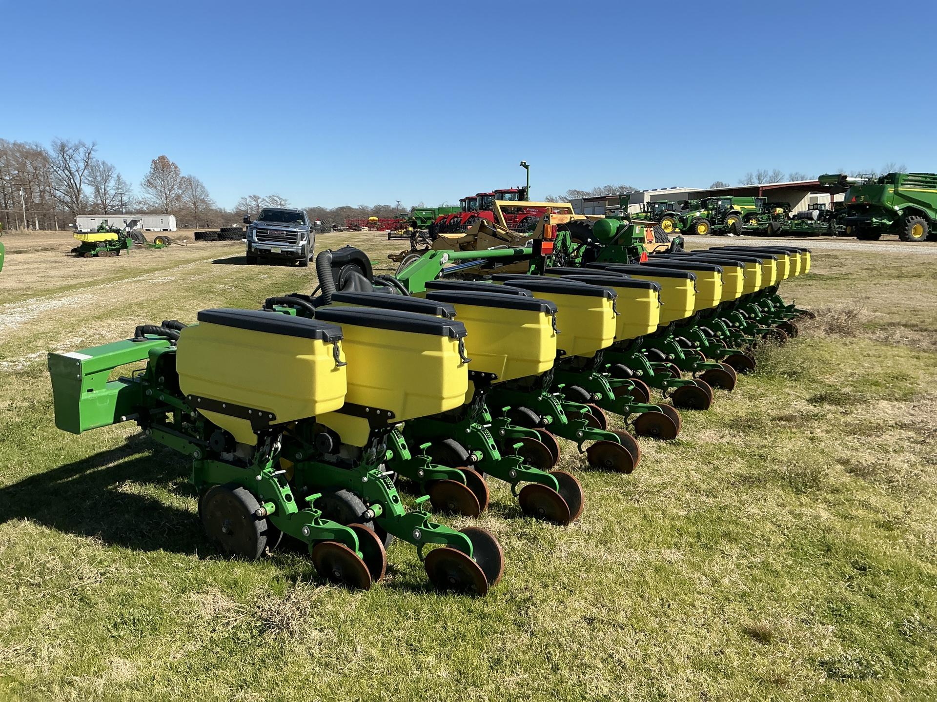 2016 John Deere ORTHMAN DR12 twin row Image