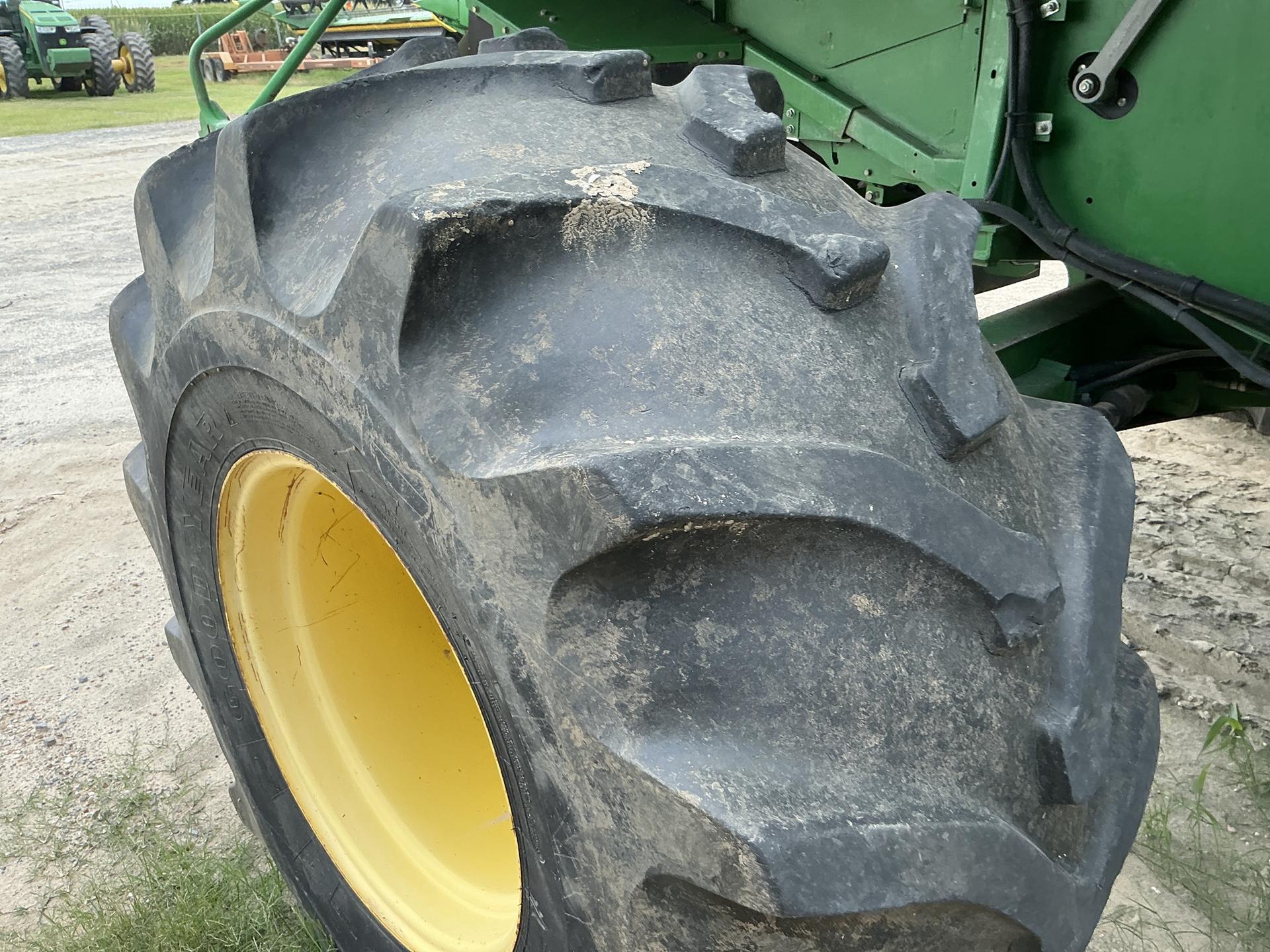2012 John Deere S670 Image