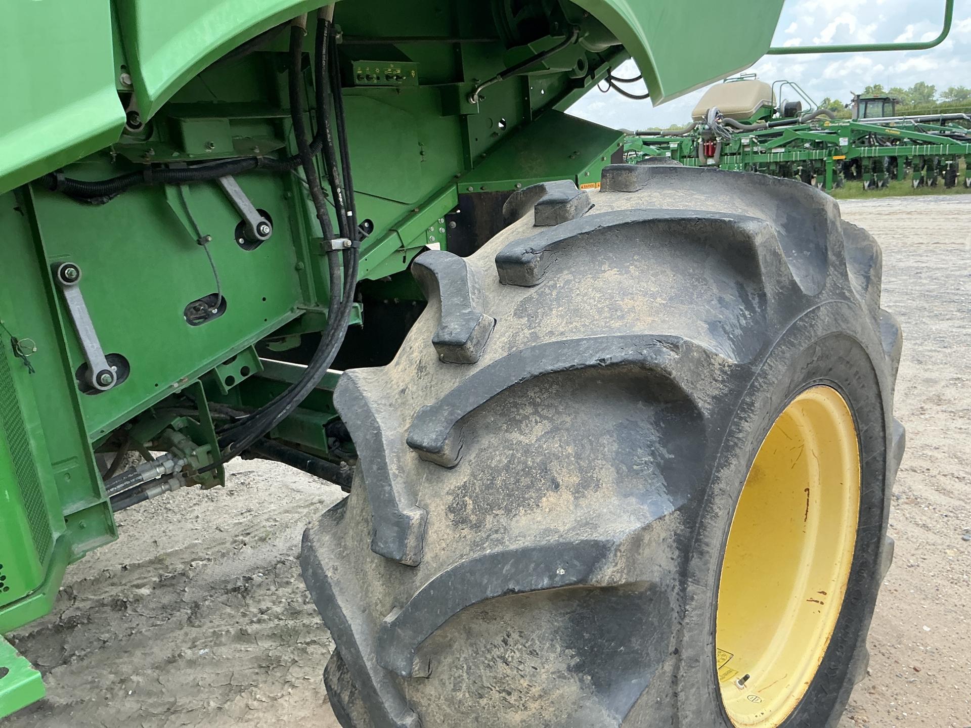 2012 John Deere S670 Image