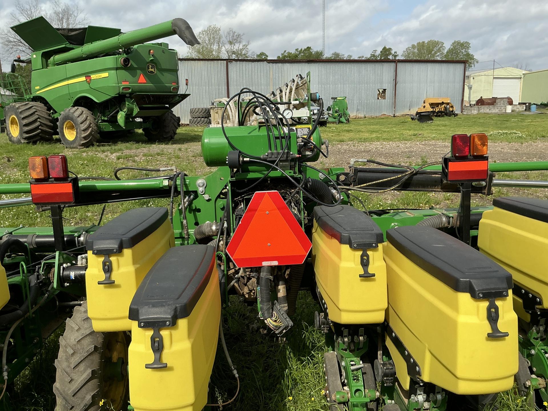2017 Orthman 1725 planter Image
