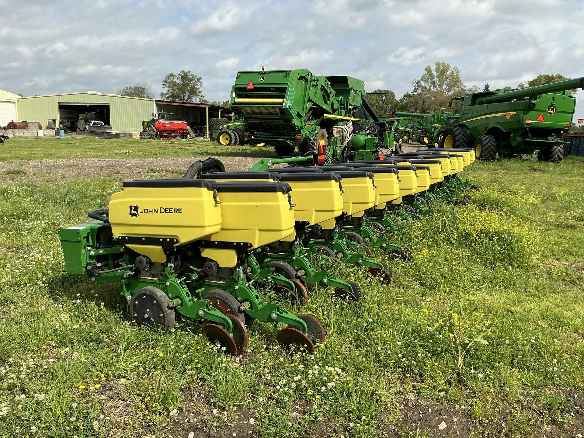 2017 Orthman 1725 planter Image