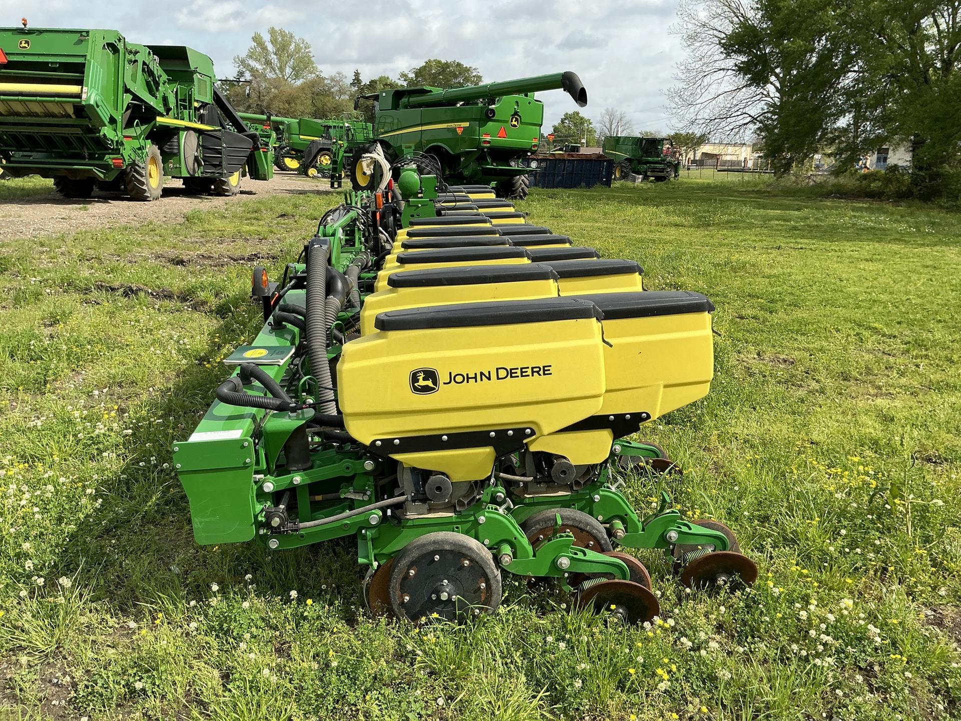 2017 Orthman 1725 planter Image