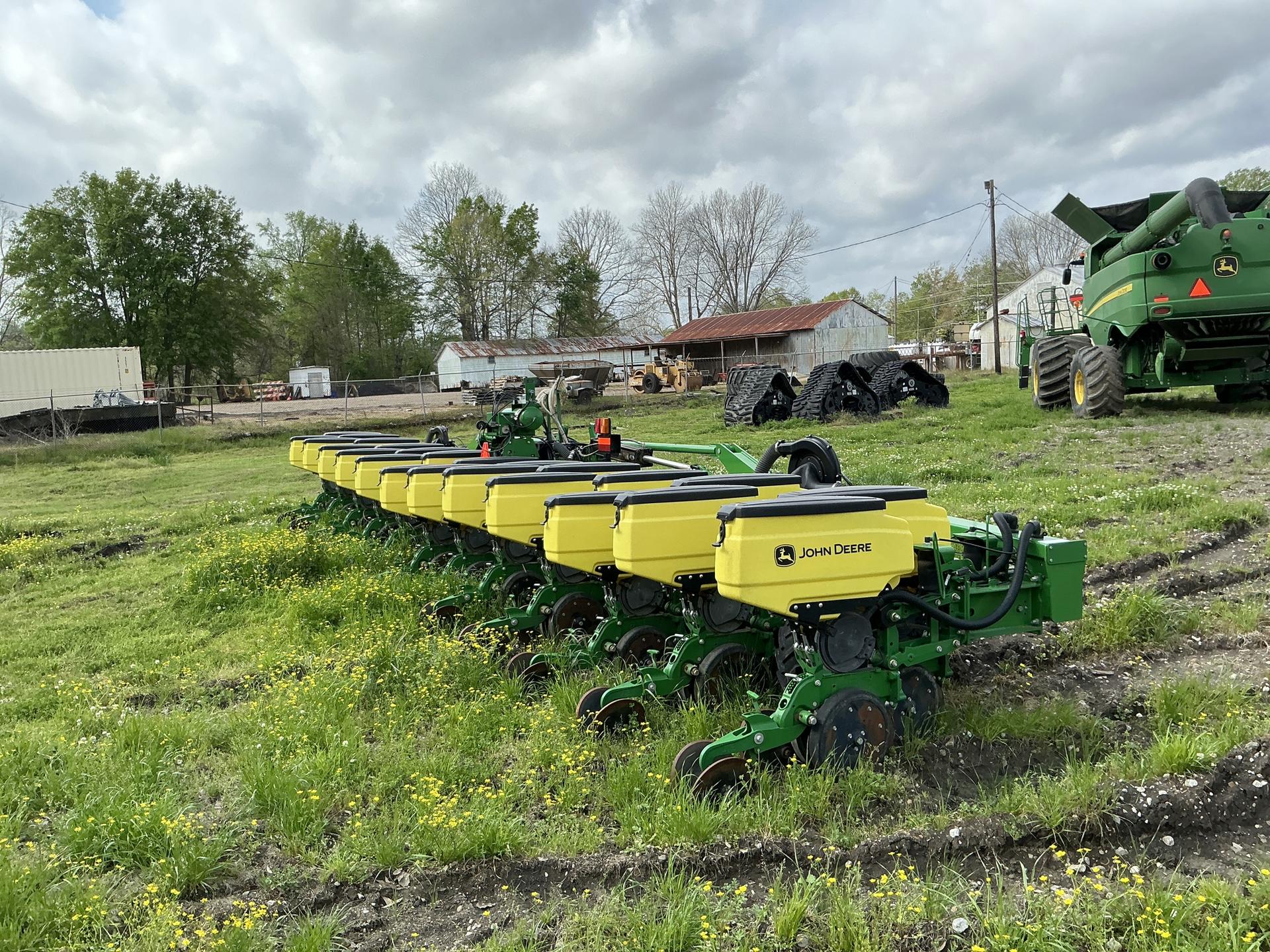2017 Orthman 1725 planter Image
