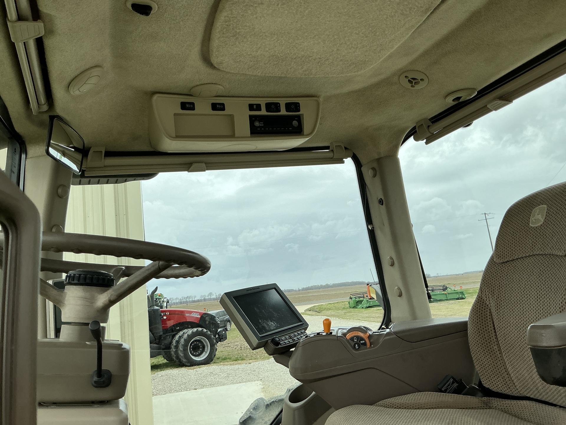 2016 John Deere 8320R Image