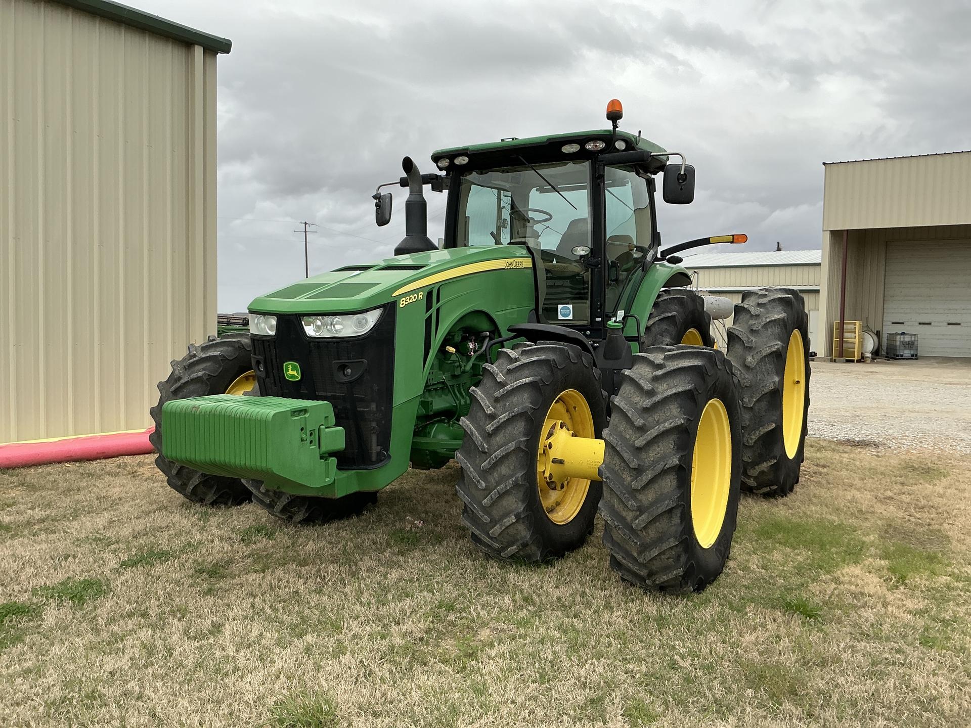 2016 John Deere 8320R Image