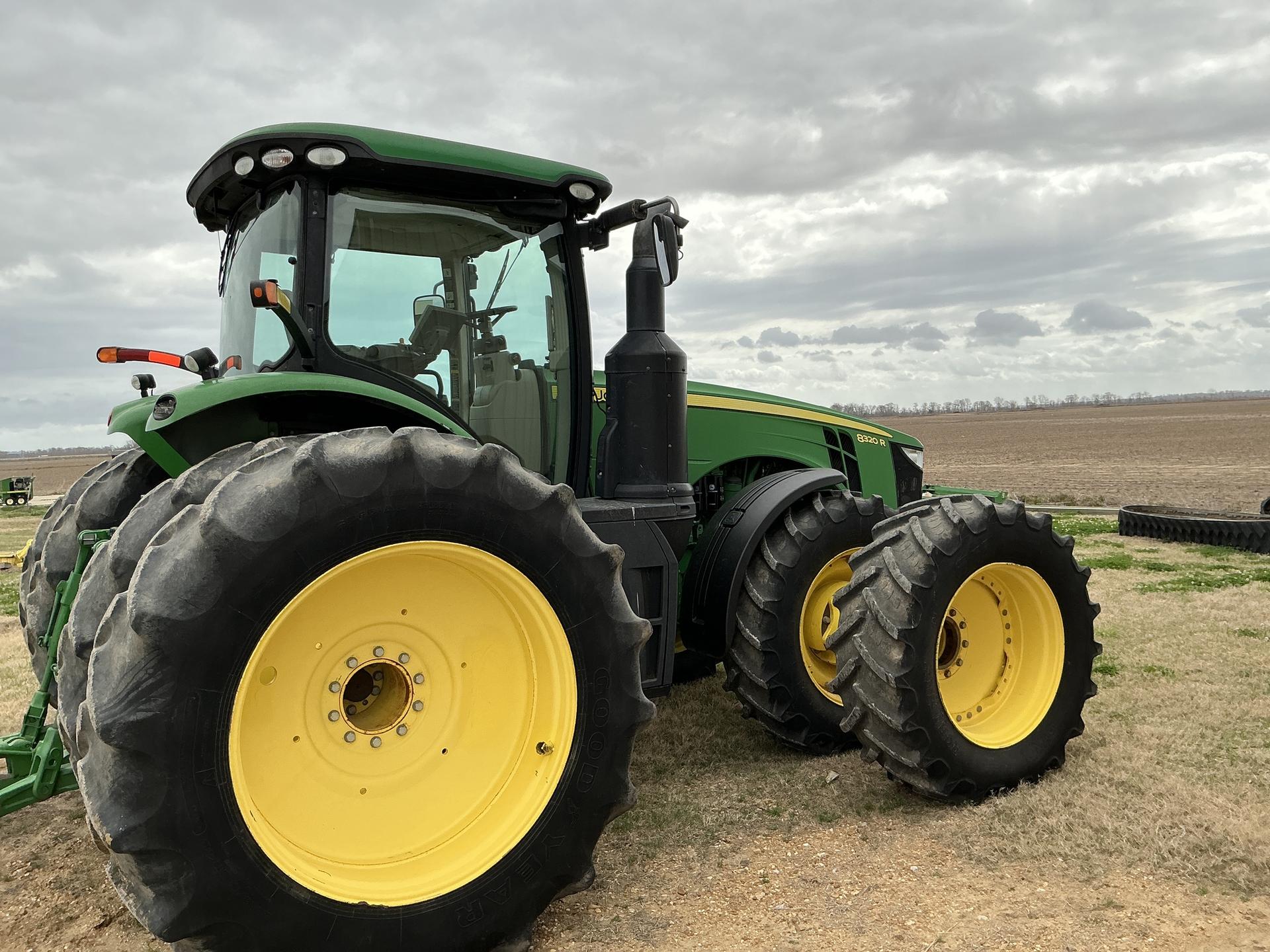 2016 John Deere 8320R Image