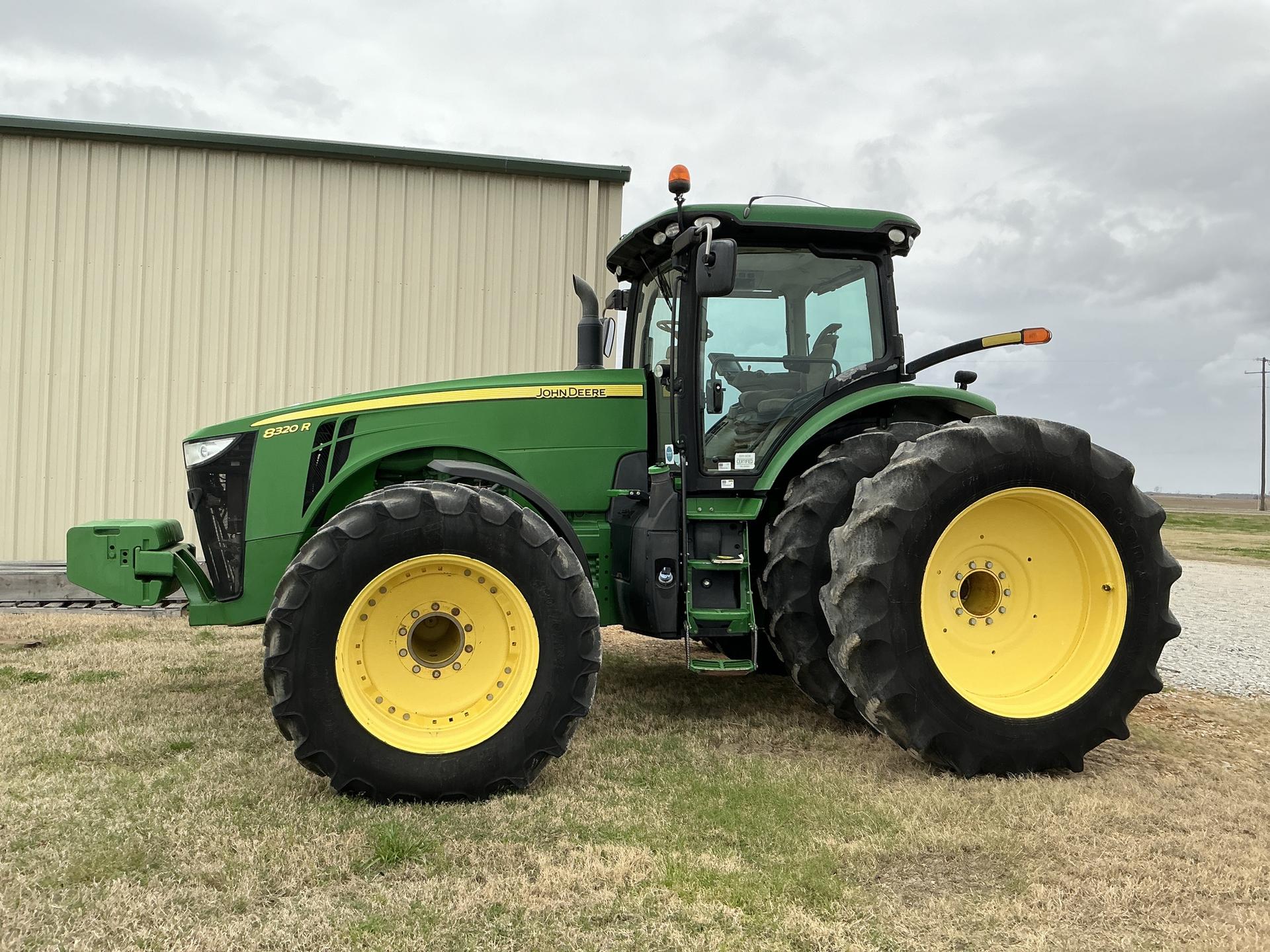 2016 John Deere 8320R Image