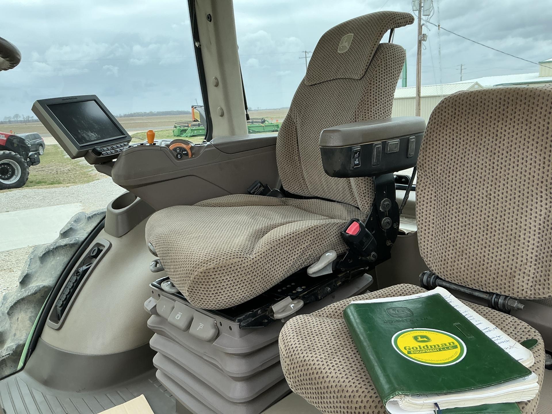2016 John Deere 8320R Image